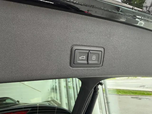 Audi Q3 view 11