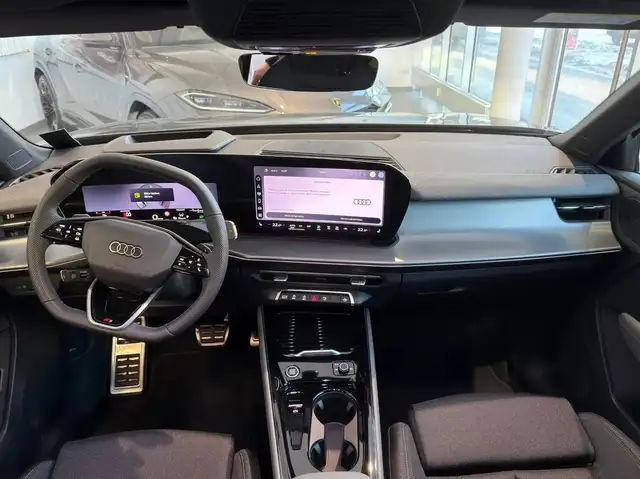 Audi Q3 view 5