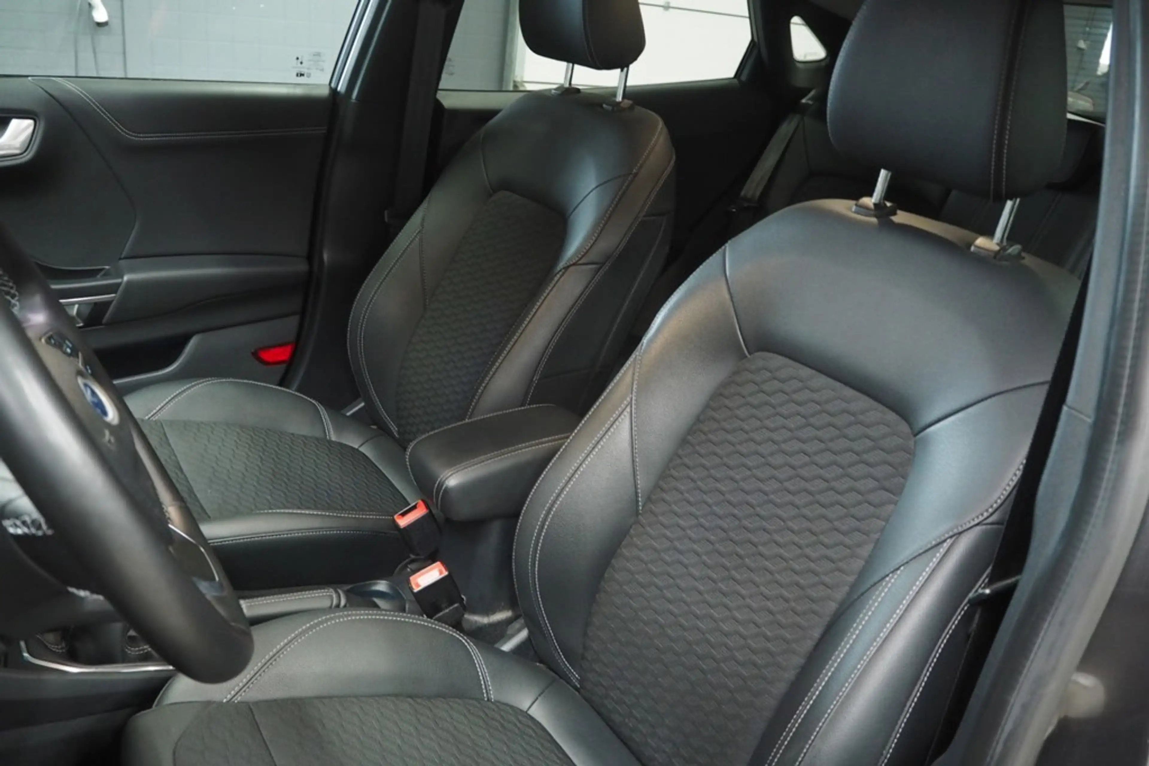Ford Puma 1.0 EcoBoost Hybrid Titanium X — photo 6