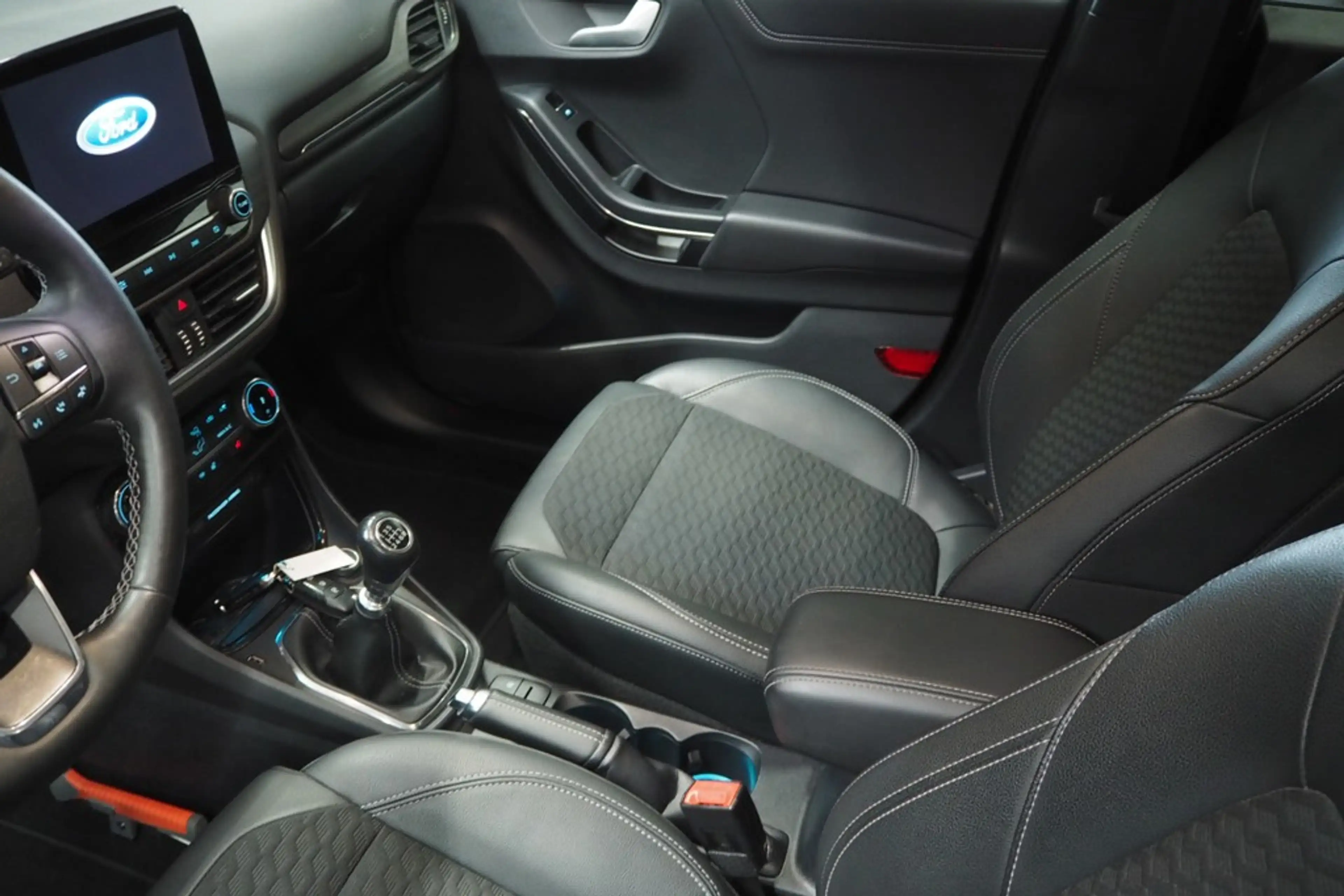 Ford Puma 1.0 EcoBoost Hybrid Titanium X — photo 12