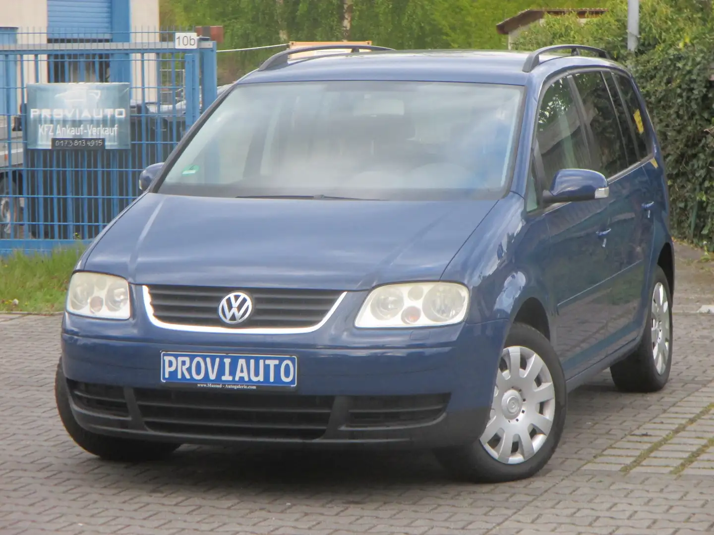 Volkswagen Touran 1.6 Trendline plava - 1