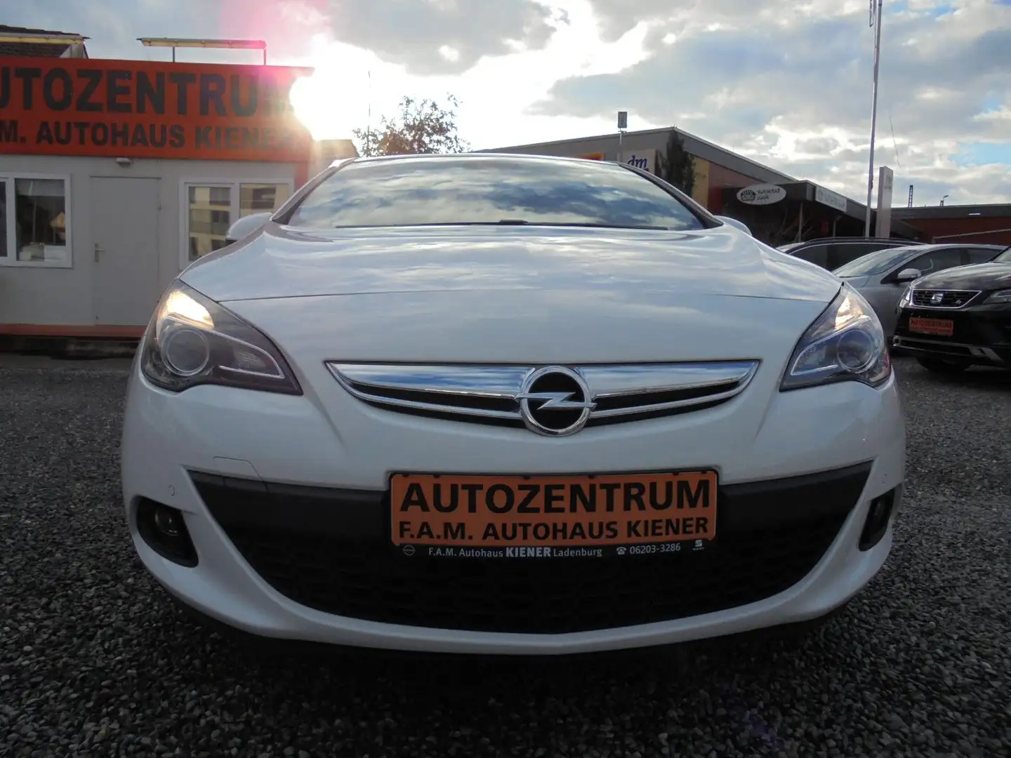Opel Astra GTC Klima*Xenon*EPH v+h*Bluet*USB Weiß - 2