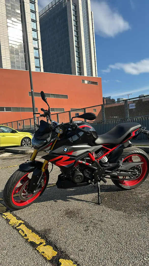 BMW G 310 R Black and red - 1
