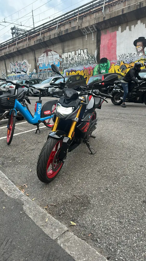 BMW G 310 R Black and red - 2