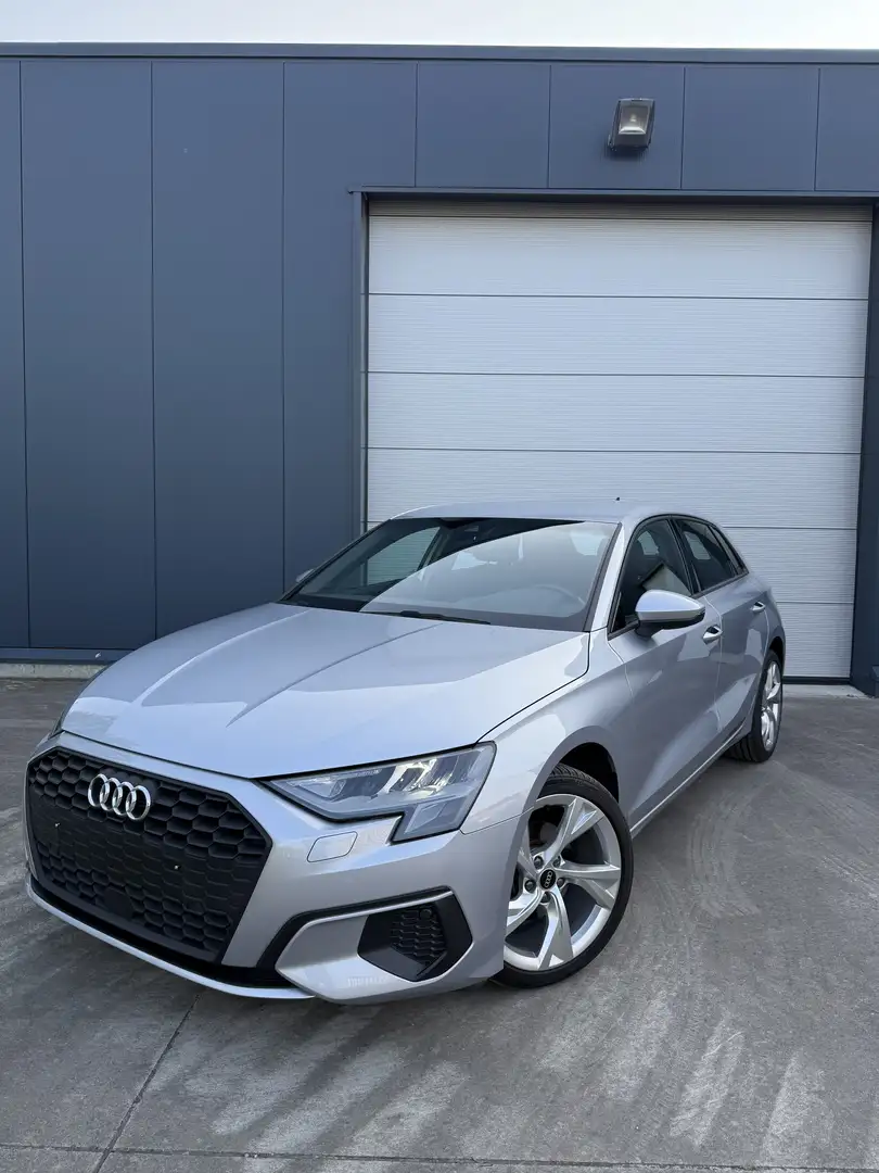 Audi A3 Sportback 30 TFSI Attraction S tronic Grau - 1