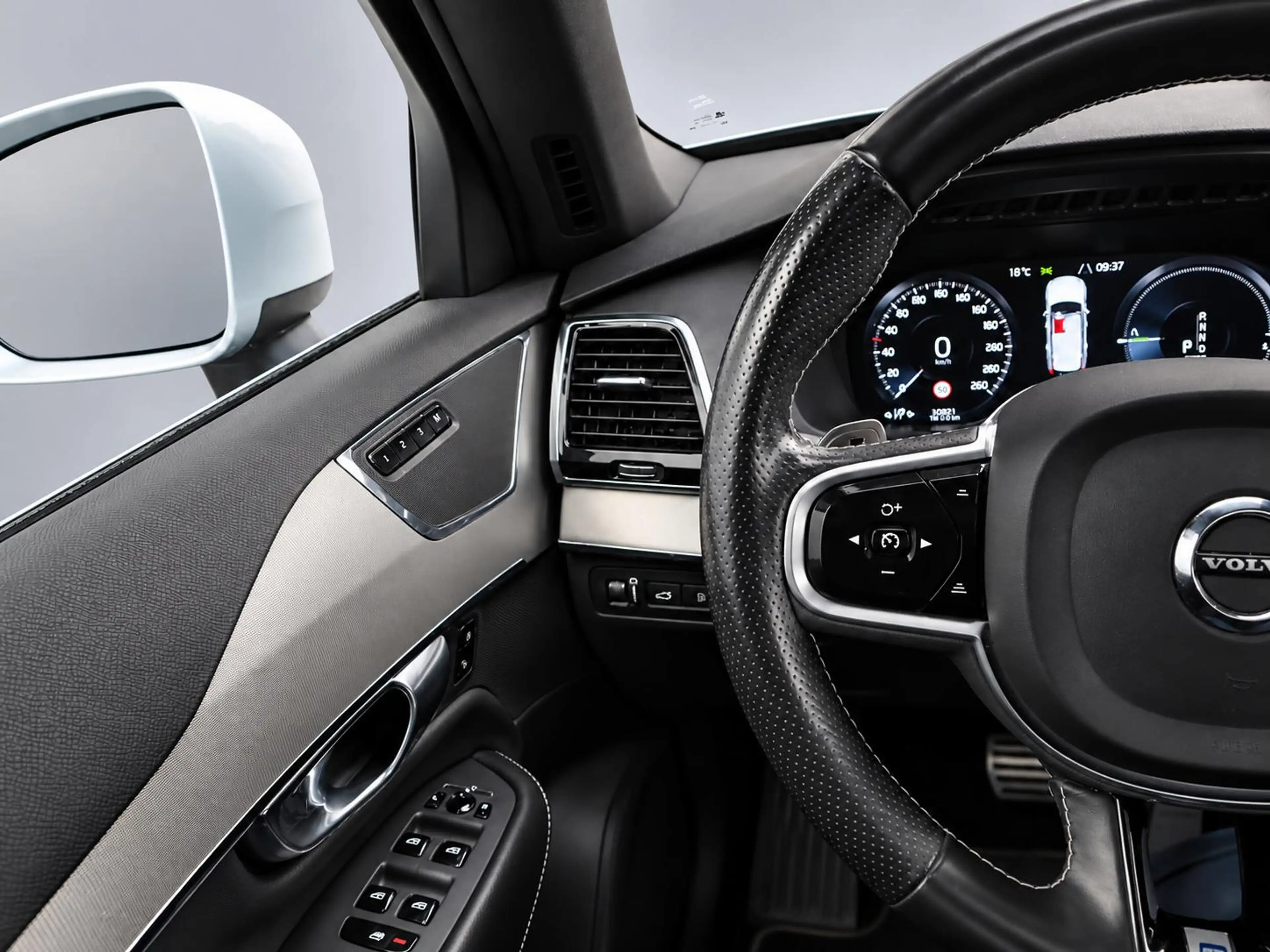 Volvo XC90 2.0 T8 Twin Engine AWD R-Design | Dealer OH | Clim — photo 17