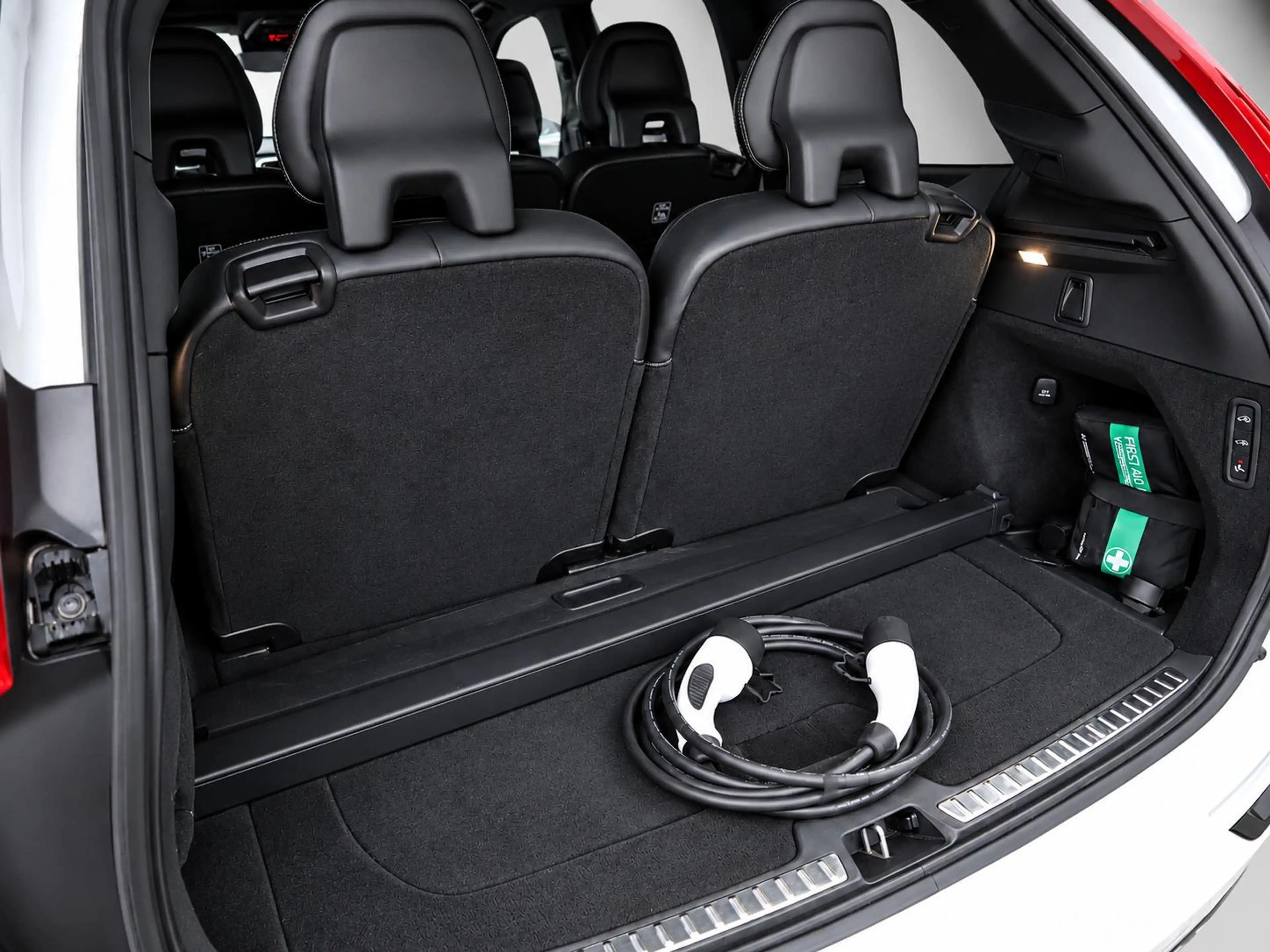 Volvo XC90 2.0 T8 Twin Engine AWD R-Design | Dealer OH | Clim — photo 44