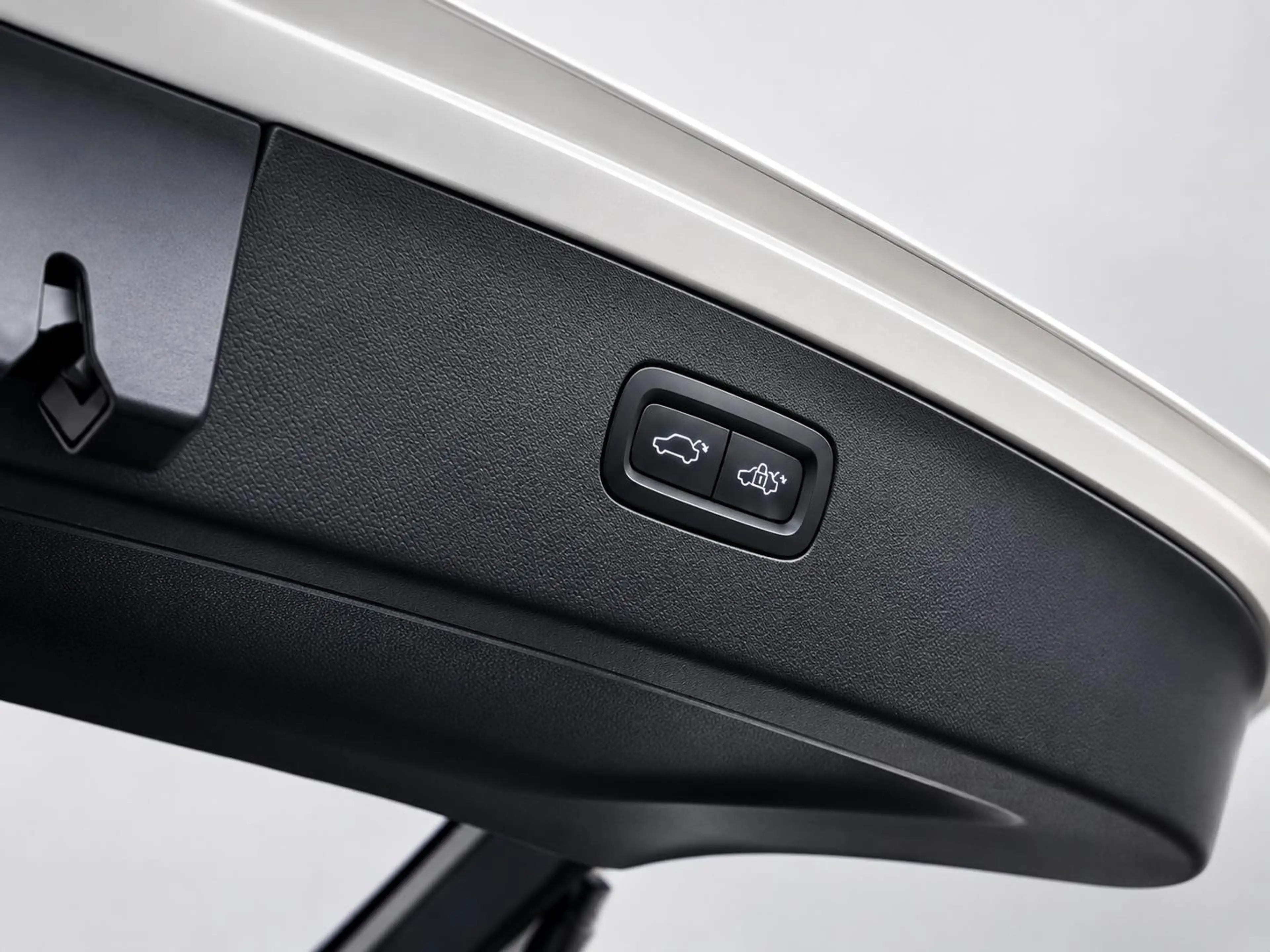 Volvo XC90 2.0 T8 Twin Engine AWD R-Design | Dealer OH | Clim — photo 45