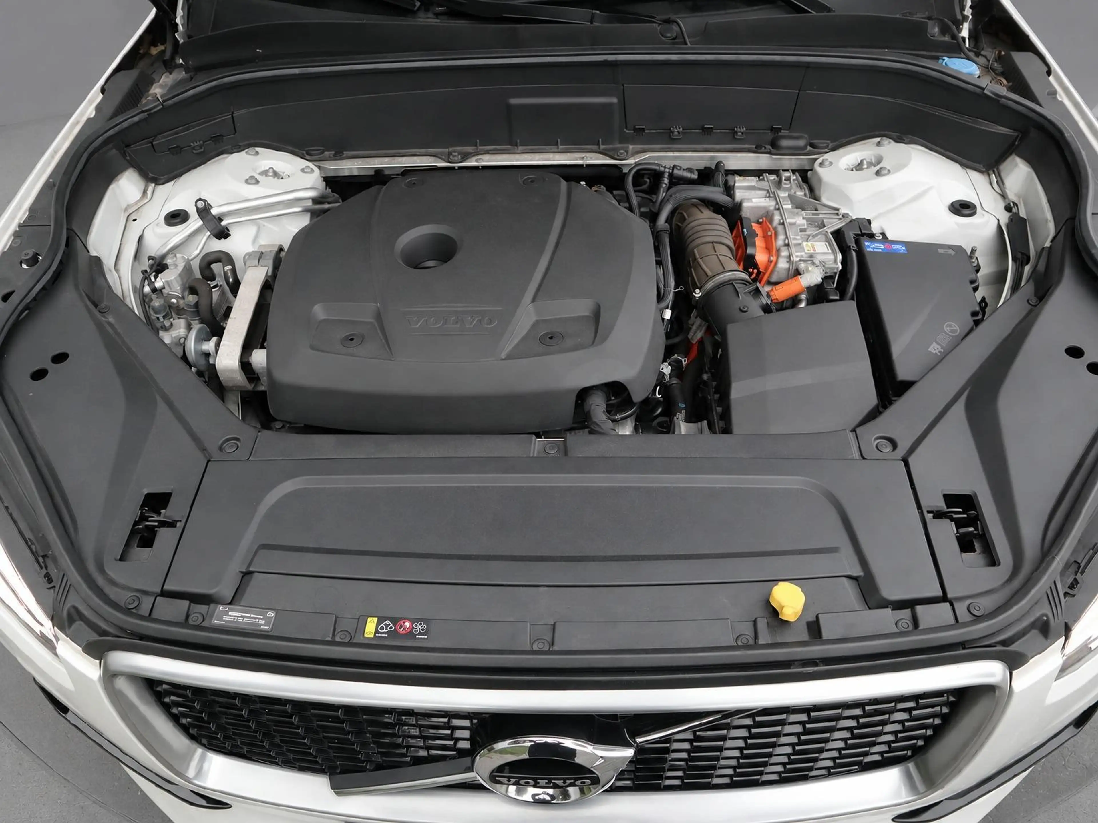 Volvo XC90 2.0 T8 Twin Engine AWD R-Design | Dealer OH | Clim — photo 41