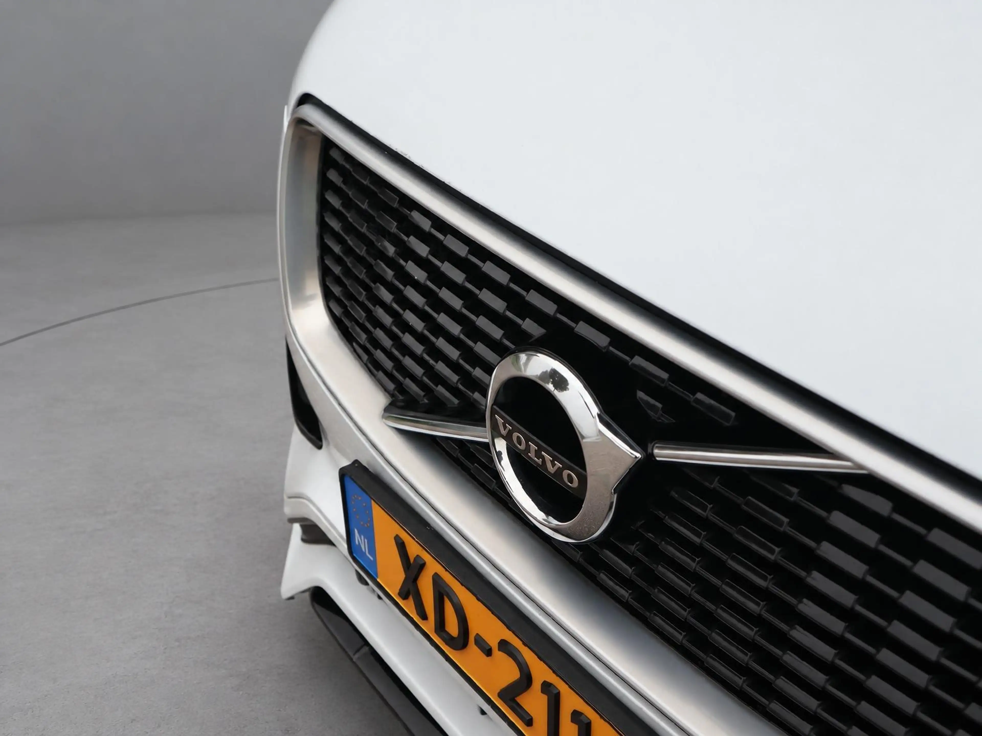 Volvo XC90 2.0 T8 Twin Engine AWD R-Design | Dealer OH | Clim — photo 8