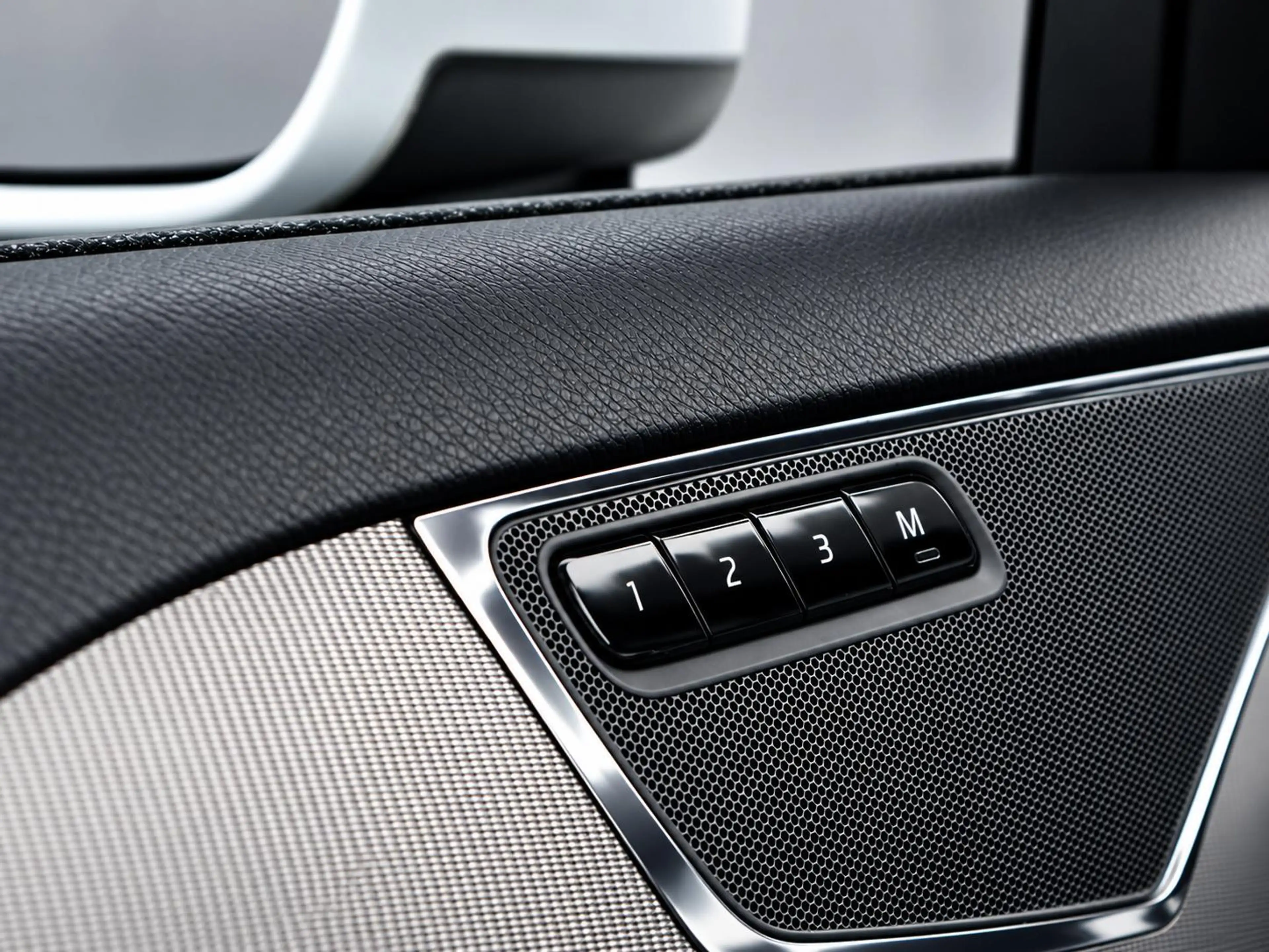 Volvo XC90 2.0 T8 Twin Engine AWD R-Design | Dealer OH | Clim — photo 29