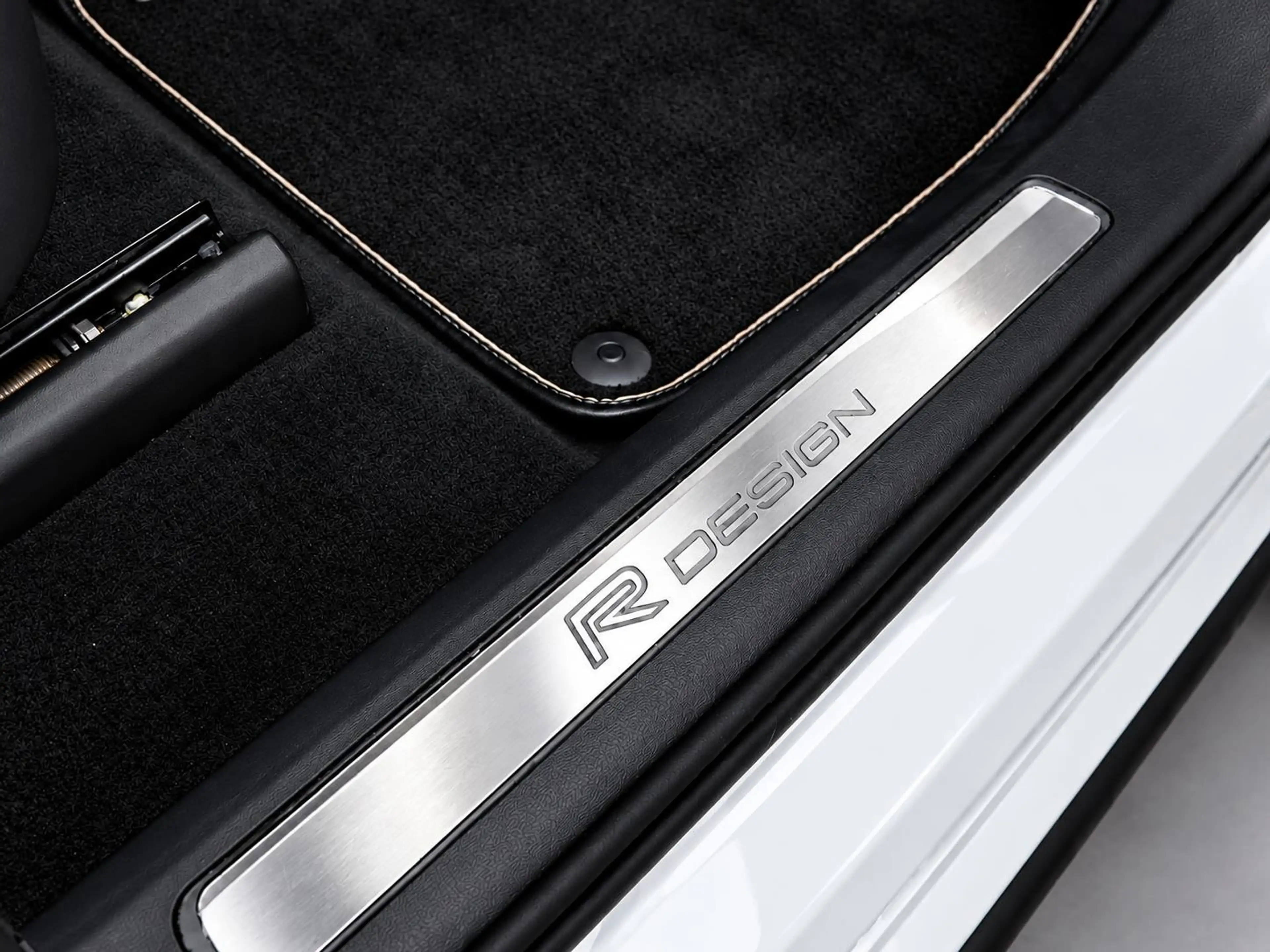 Volvo XC90 2.0 T8 Twin Engine AWD R-Design | Dealer OH | Clim — photo 39