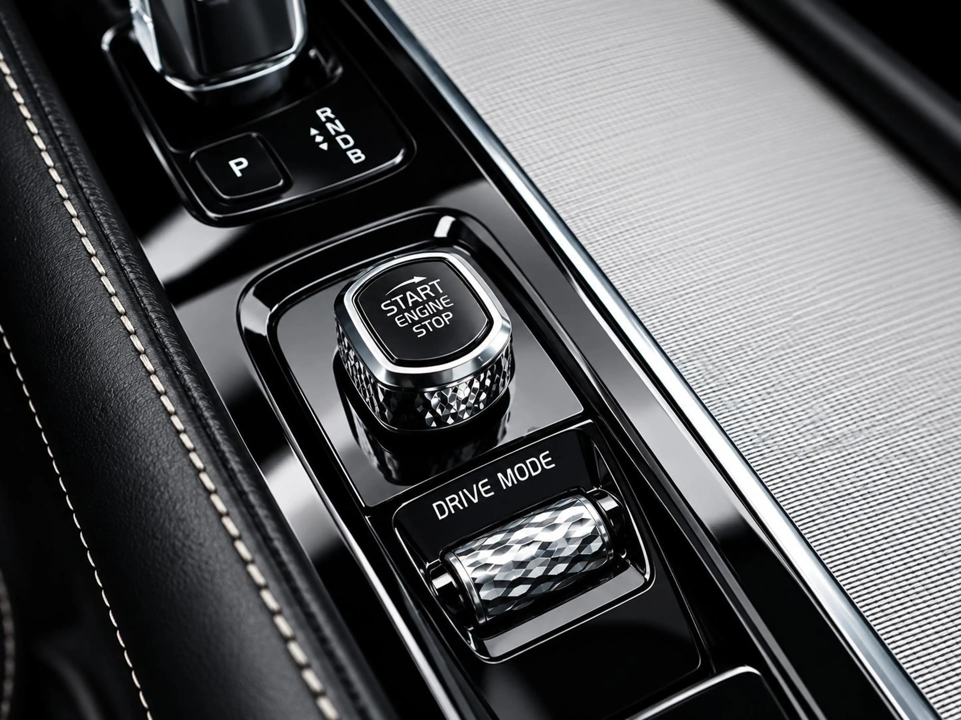 Volvo XC90 2.0 T8 Twin Engine AWD R-Design | Dealer OH | Clim — photo 28