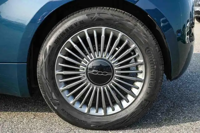 Fiat 500e view 6
