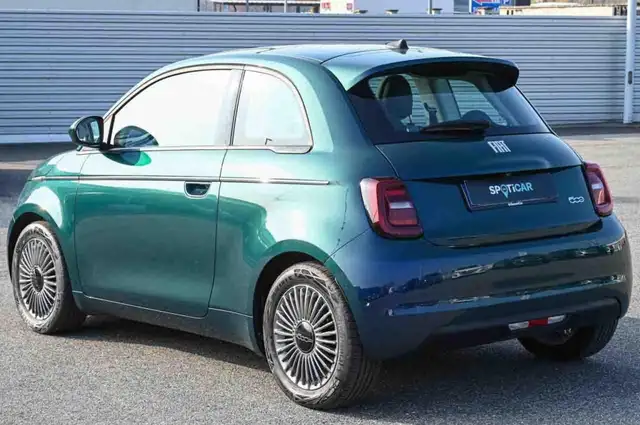 Fiat 500e view 4