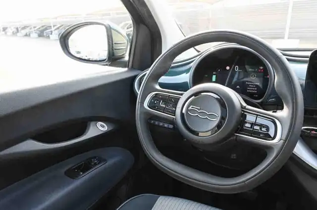 Fiat 500e view 12