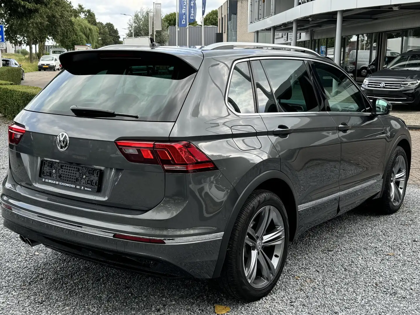 Volkswagen Tiguan TSI 150pk DSG R-Line (Trekhaak,Virtual,Camera,Navi Grijs - 2
