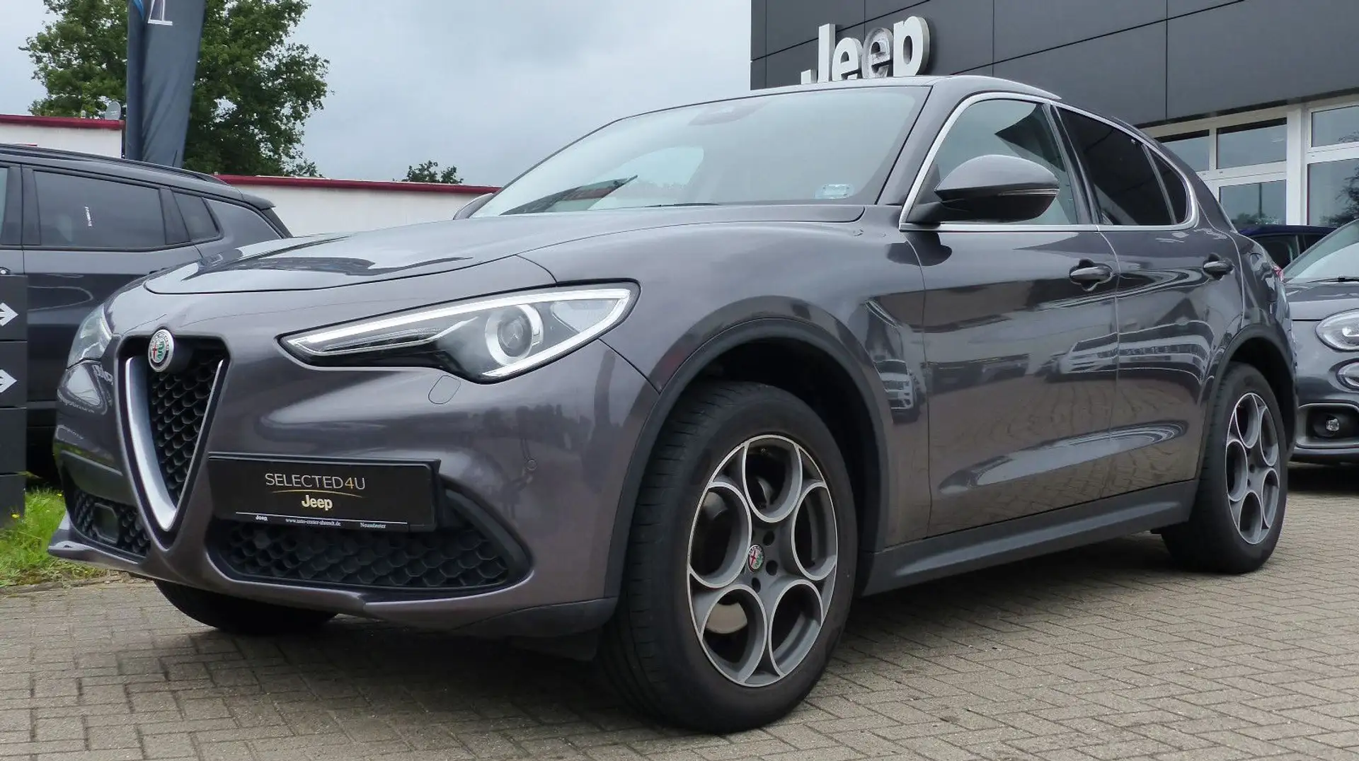 Alfa Romeo Stelvio 2.2 Diesel 16V 140W Super AT8-Q4-AHK- Grau - 1