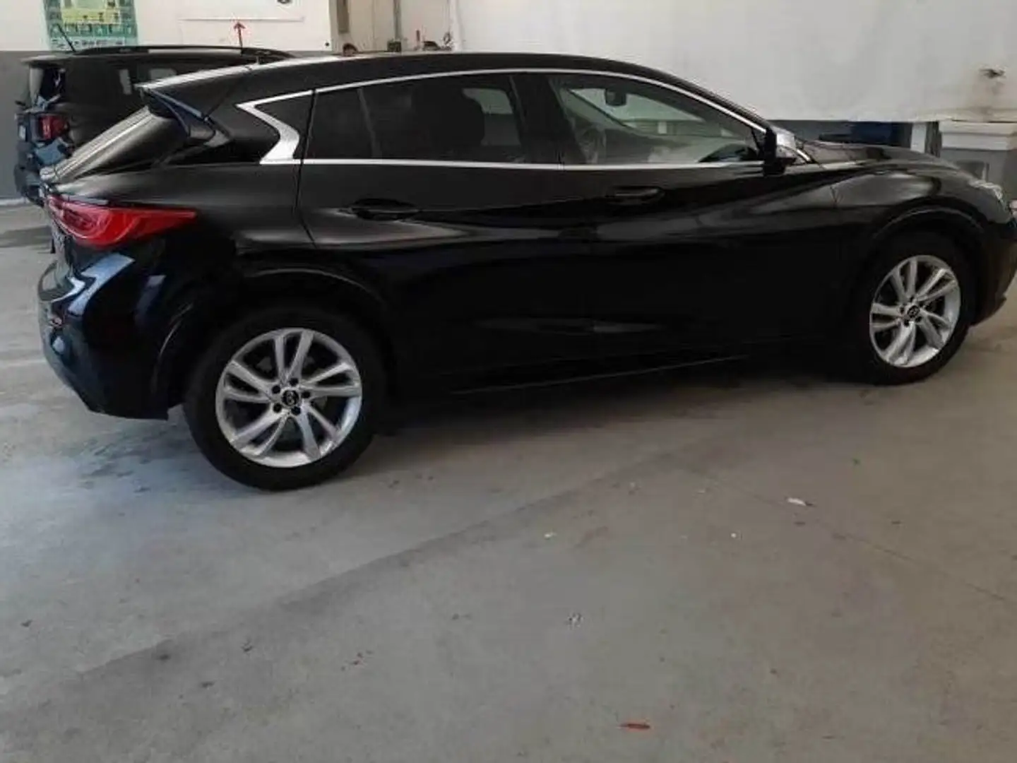 Infiniti Q30 Q30 1.5d Business Executive 109cv Černá - 2