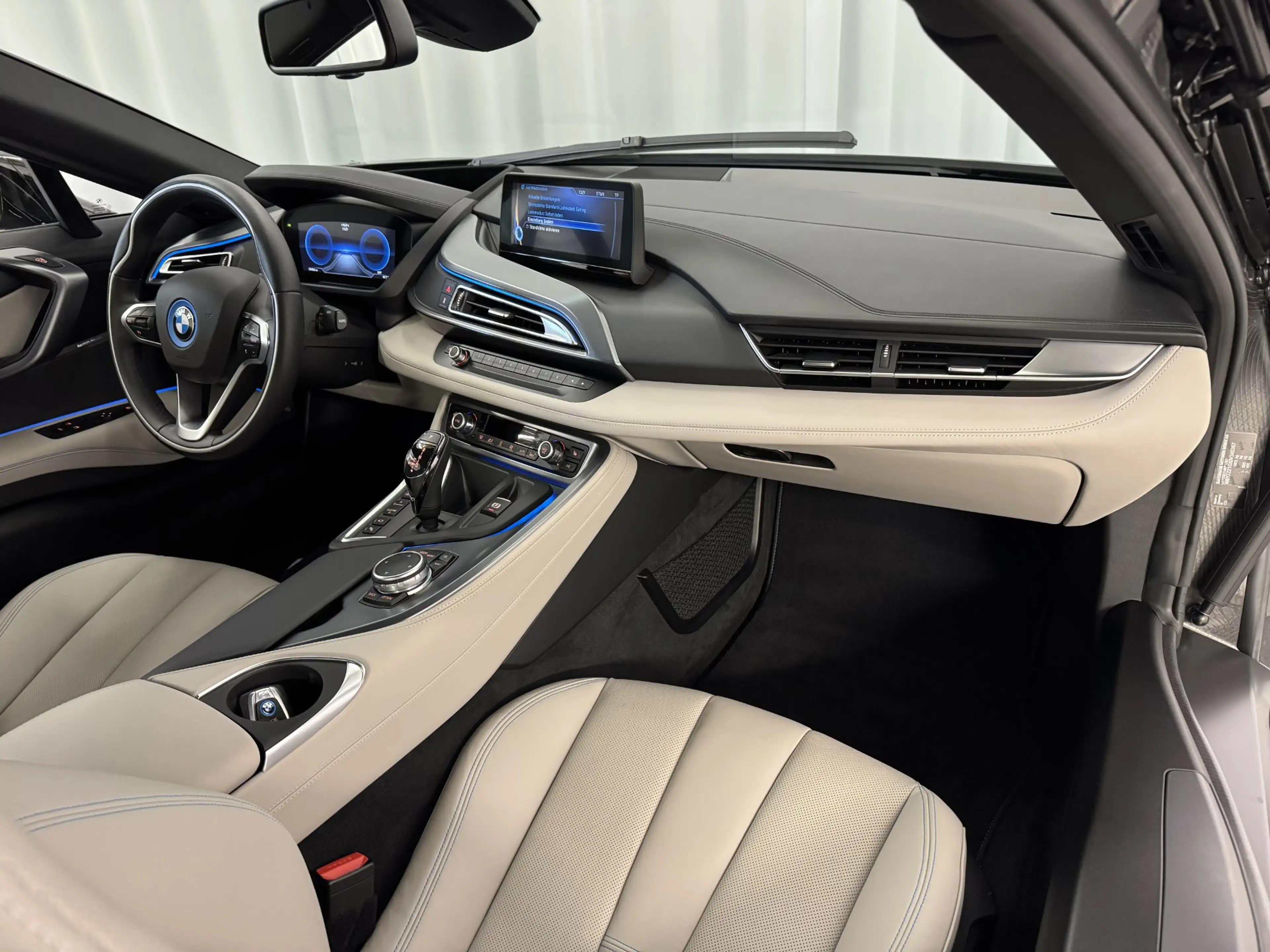 BMW i8 *Sammlerzustand / Neuwertig* — photo 9