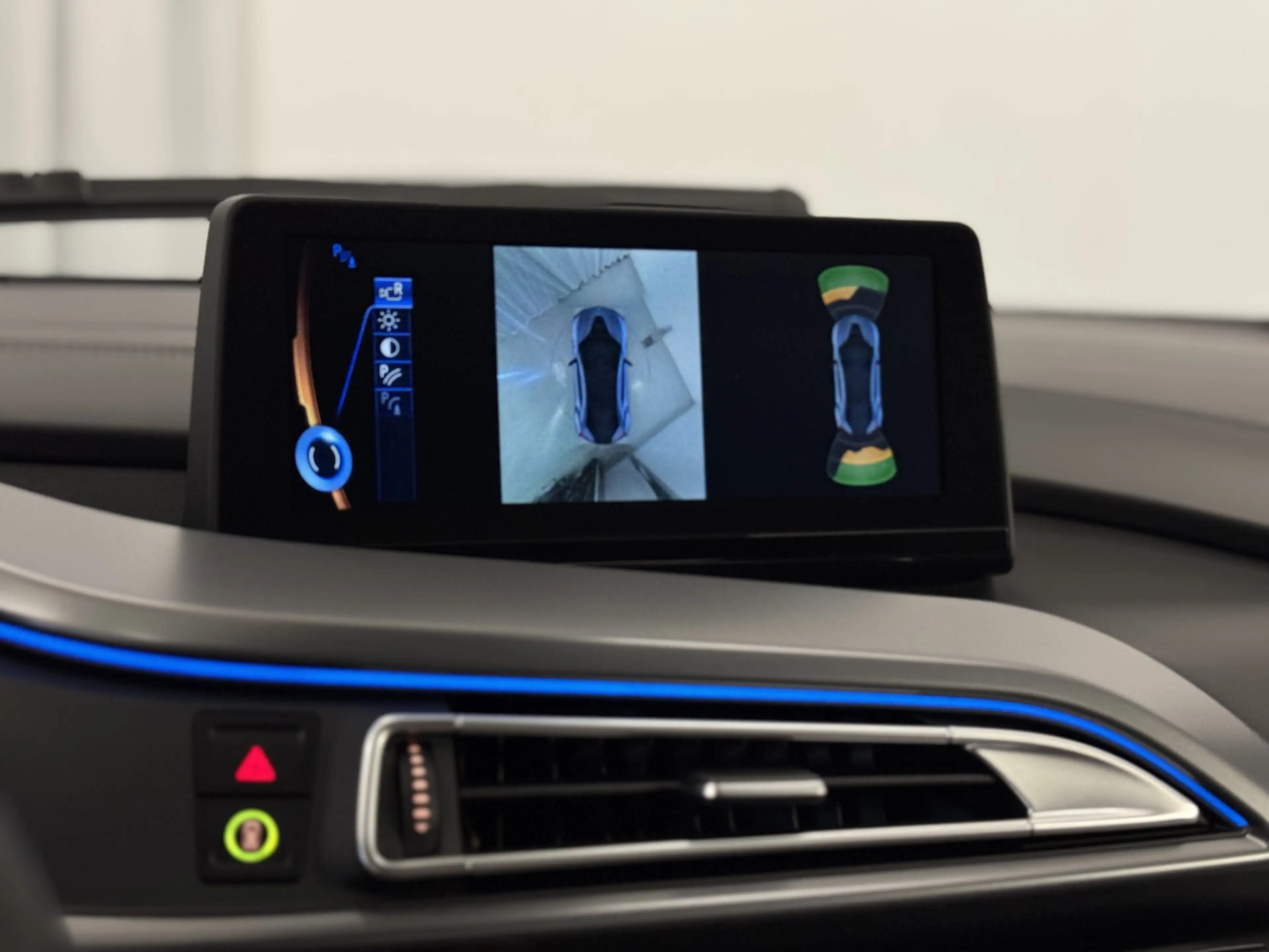 BMW i8 *Sammlerzustand / Neuwertig* — photo 13