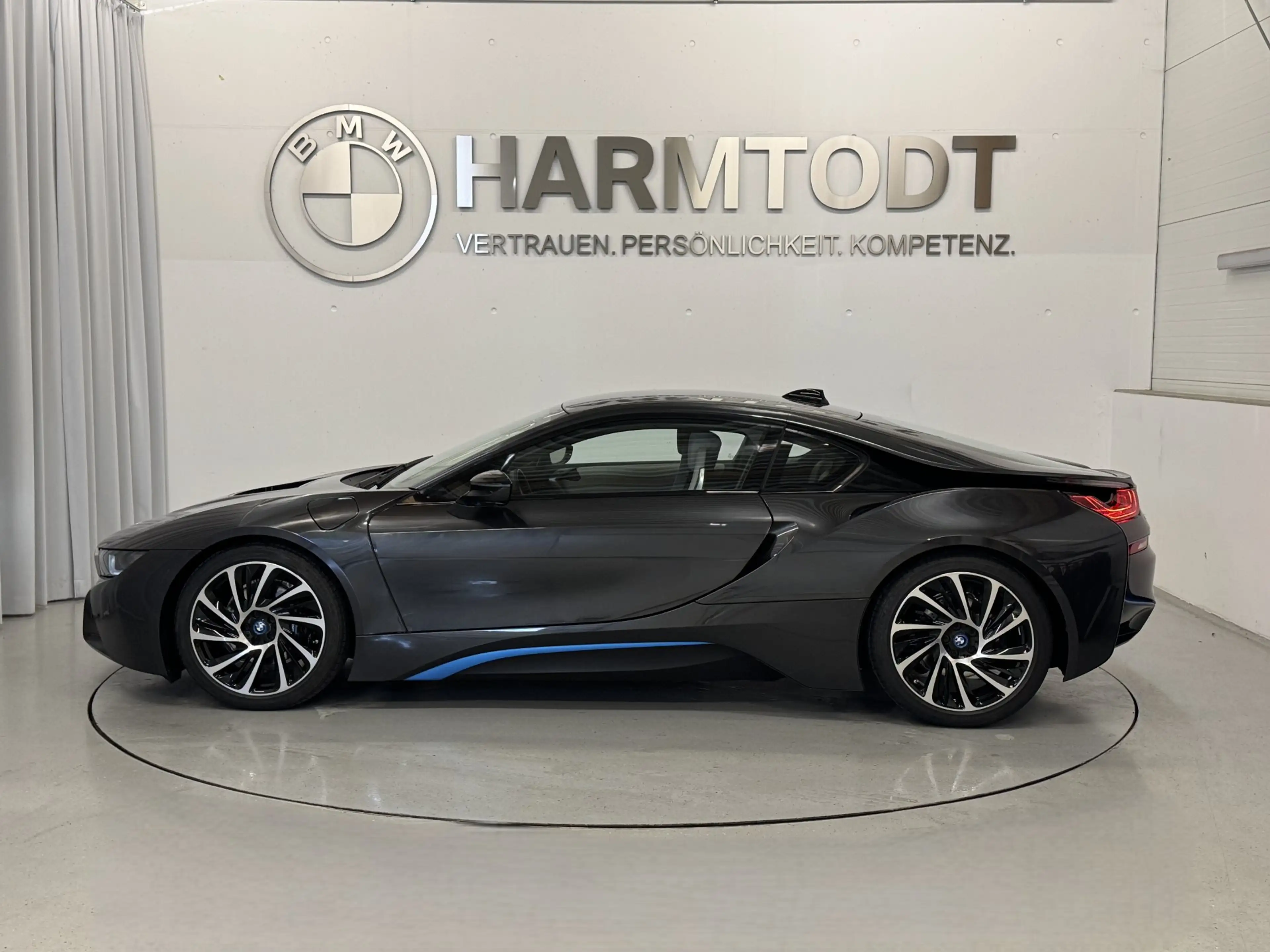 BMW i8 *Sammlerzustand / Neuwertig* — photo 3