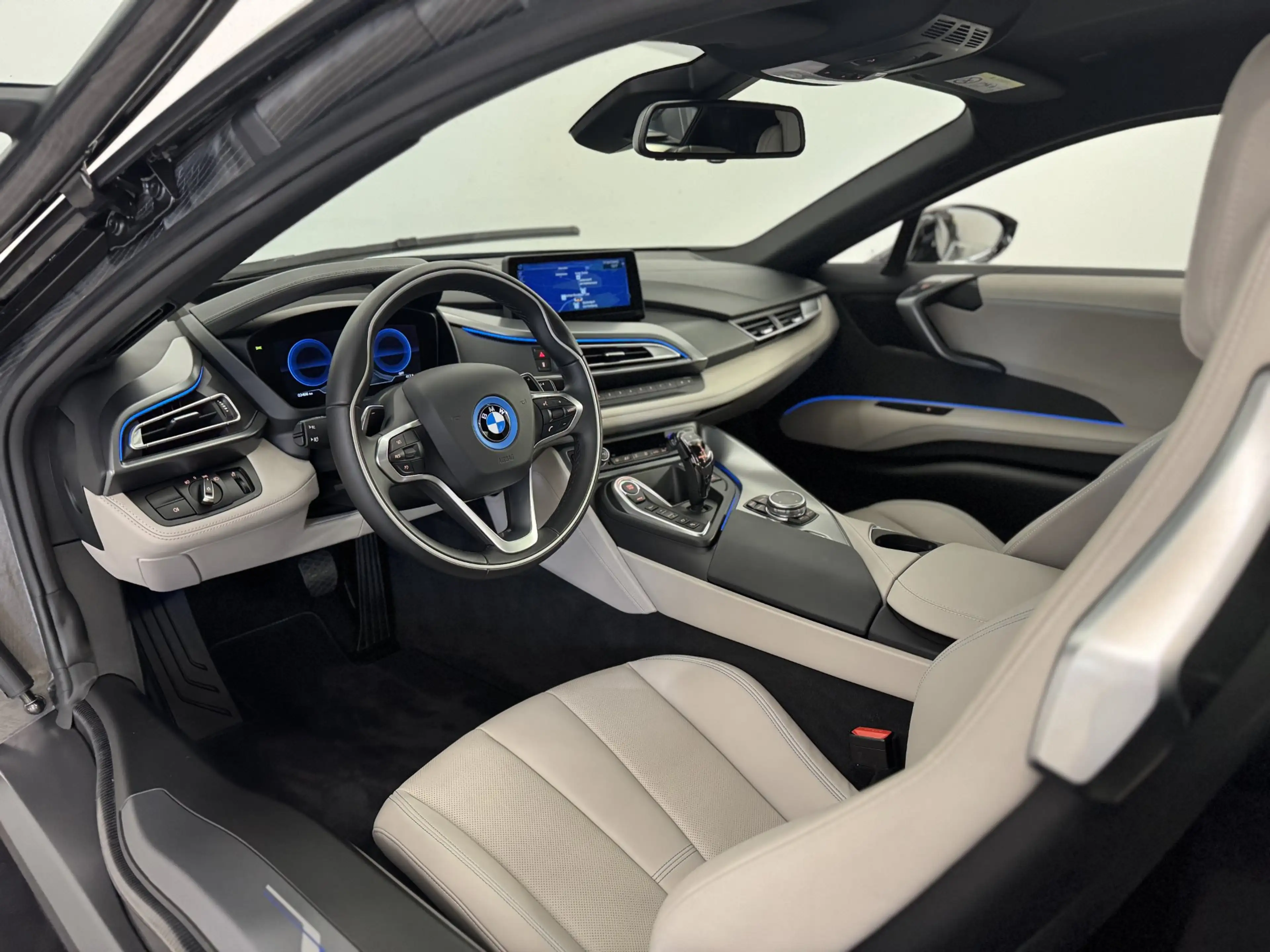 BMW i8 *Sammlerzustand / Neuwertig* — photo 8