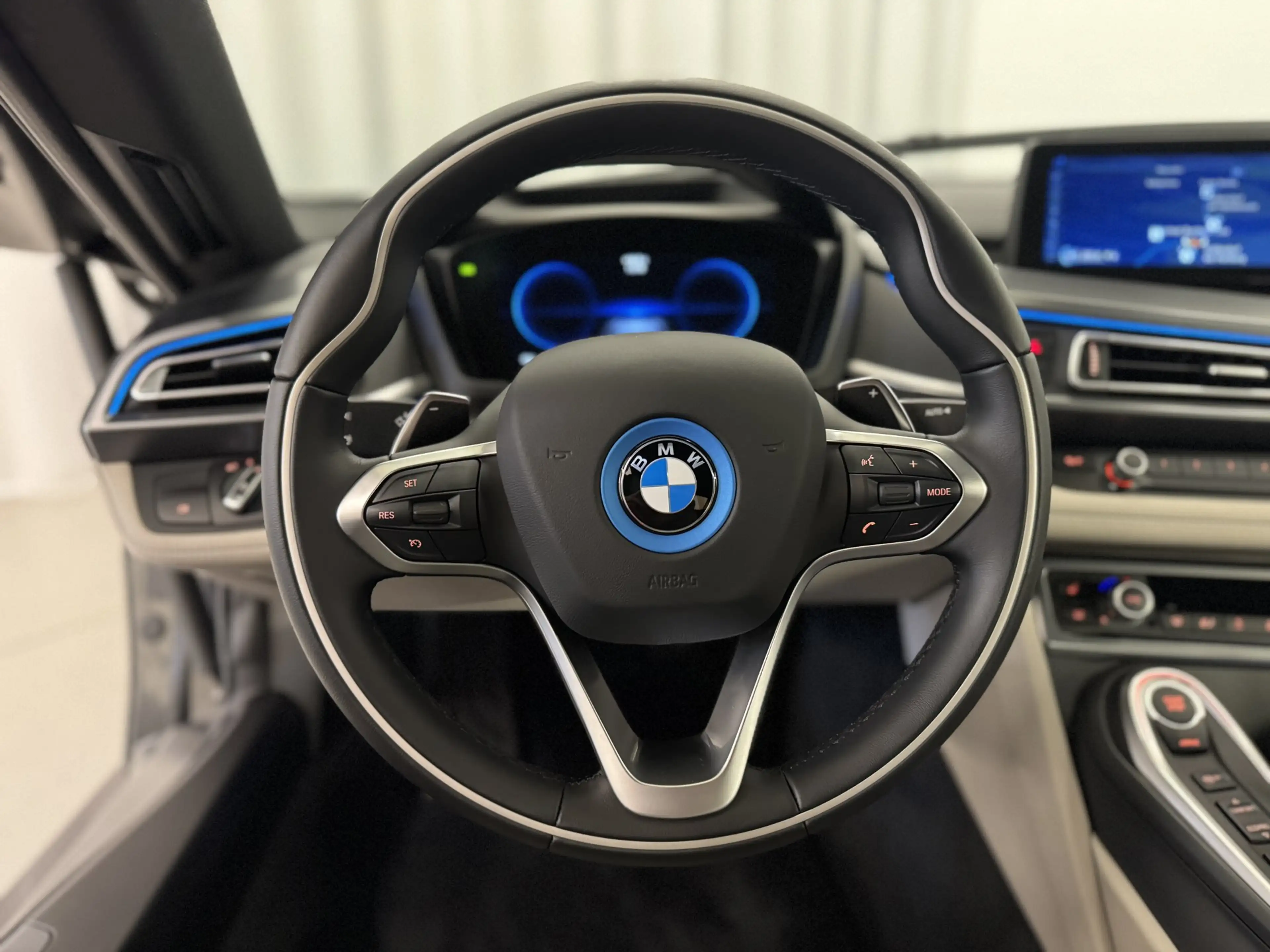 BMW i8 *Sammlerzustand / Neuwertig* — photo 10
