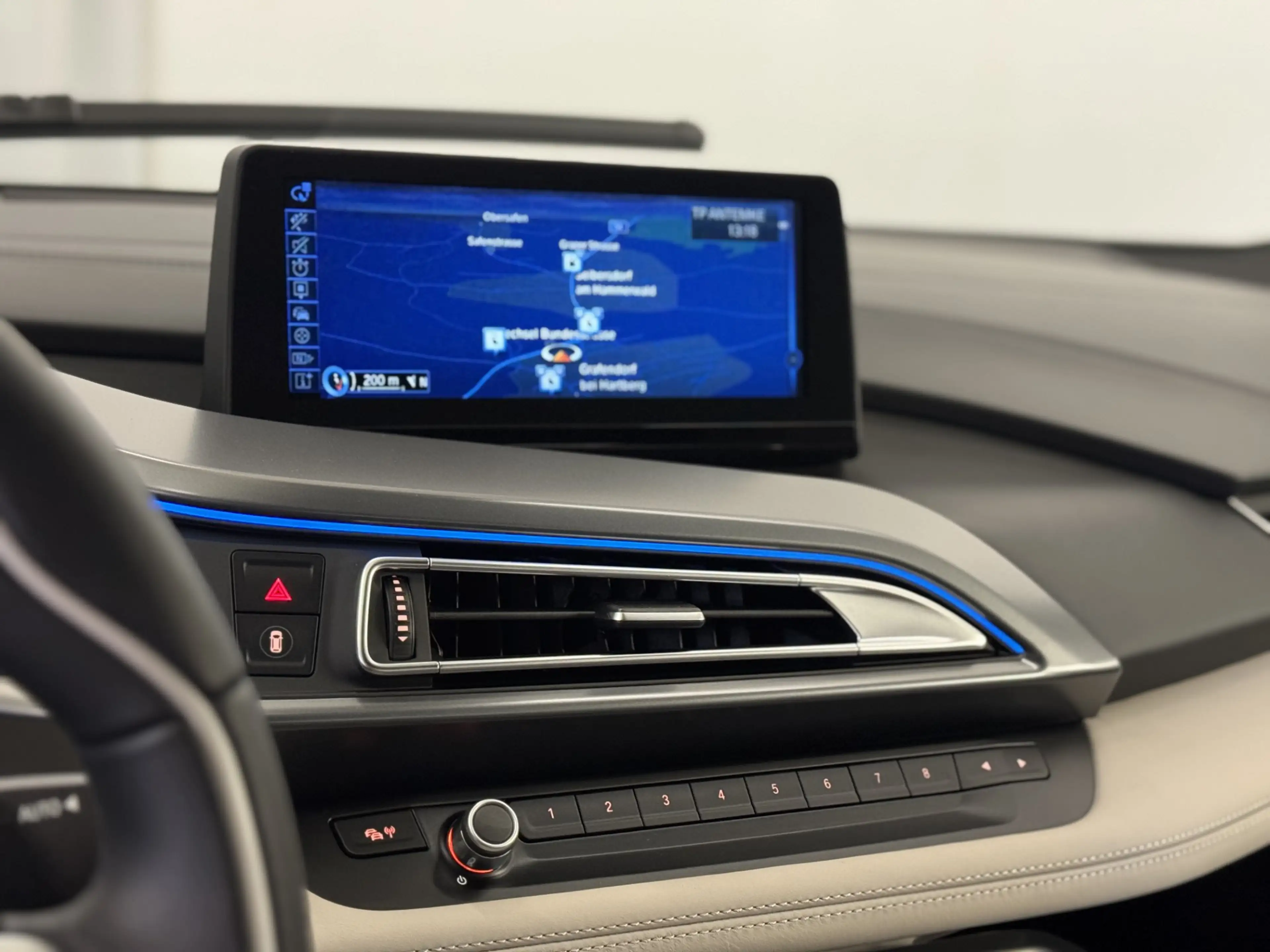 BMW i8 *Sammlerzustand / Neuwertig* — photo 11