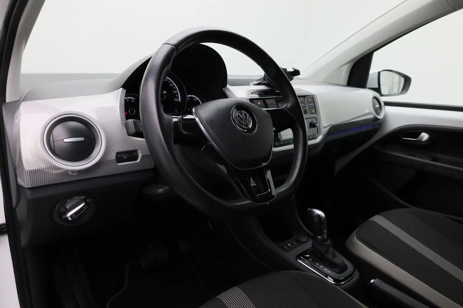 Volkswagen e-up! 82 pk | Stoelverwarming | Climatronic | Navigatie Wit - 2