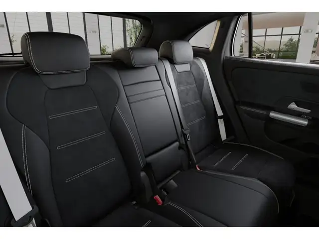Mercedes-Benz GLA view 10