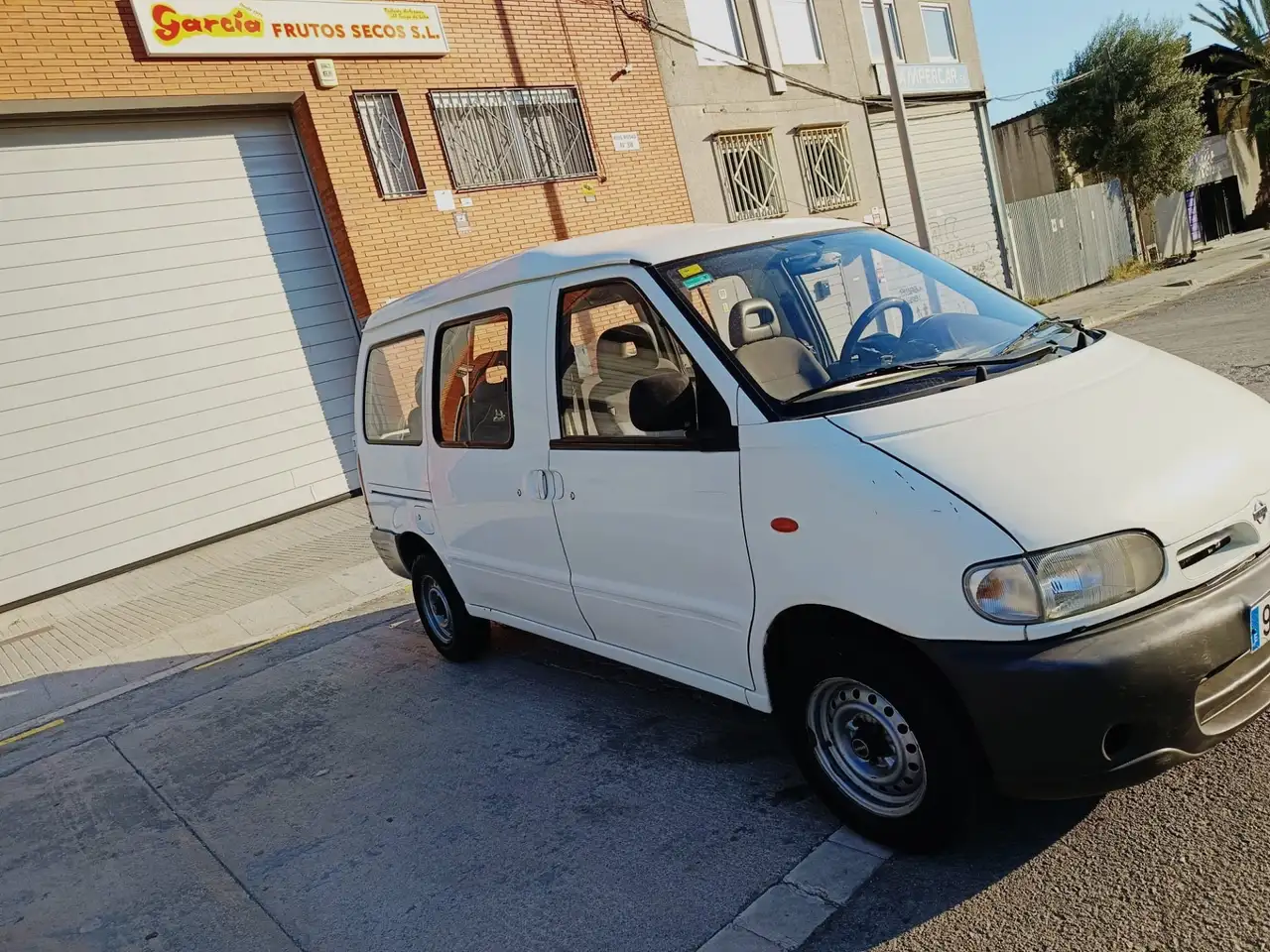 Nissan Vanette E 2.3 D Furgón, foto 3