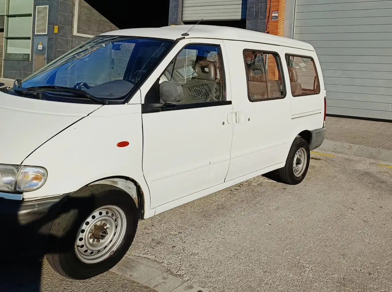Nissan Vanette E 2.3 D Furgón, foto 2