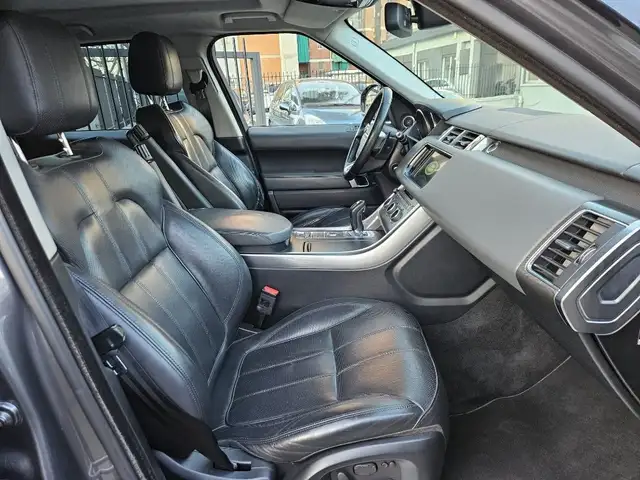 Land Rover Range Rover Sport view 13