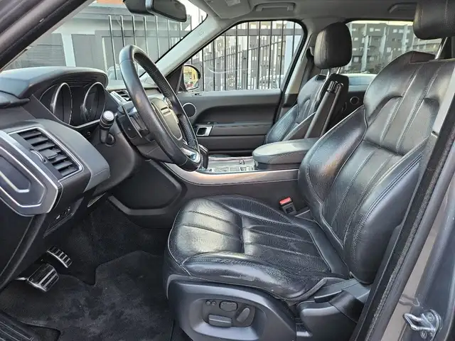 Land Rover Range Rover Sport view 9