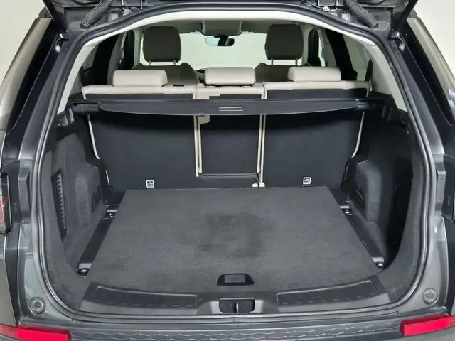 Land Rover Discovery Sport view 12