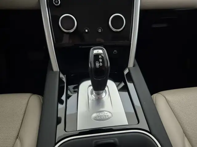 Land Rover Discovery Sport view 10
