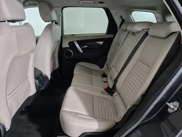 Land Rover Discovery Sport view 5