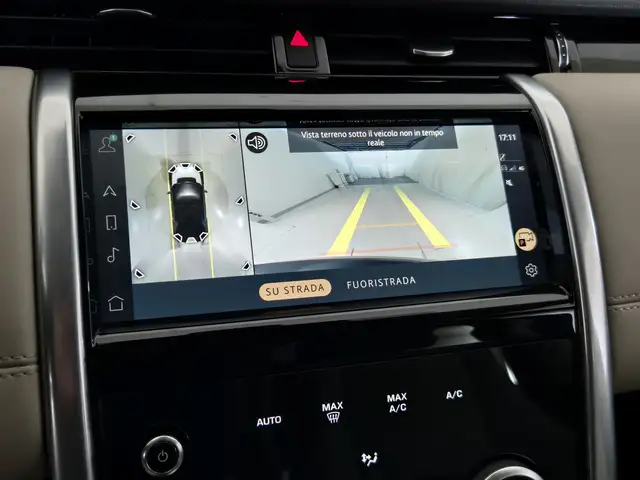 Land Rover Discovery Sport view 14