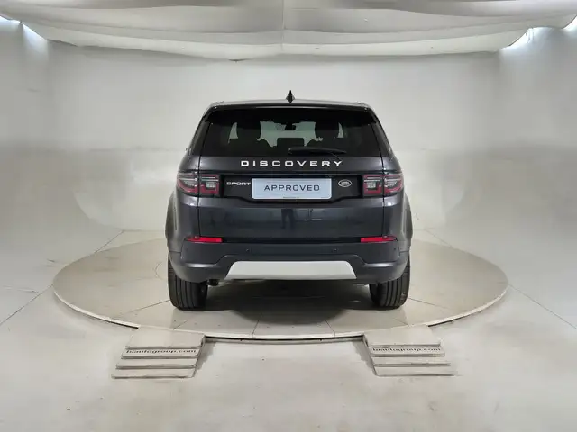 Land Rover Discovery Sport view 7