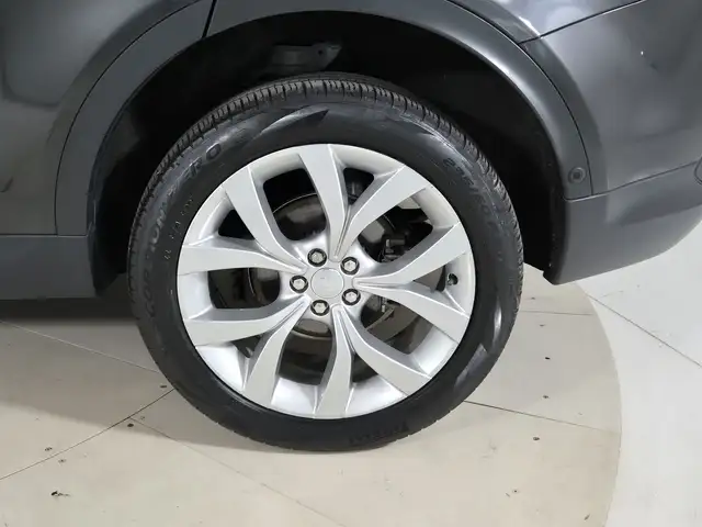 Land Rover Discovery Sport view 9