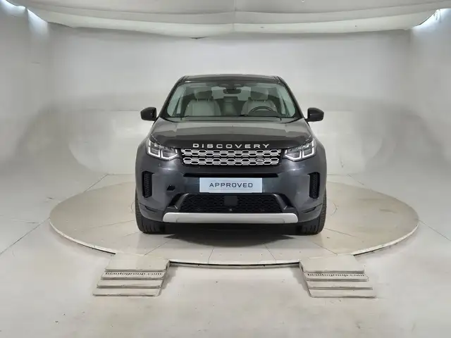Land Rover Discovery Sport view 8