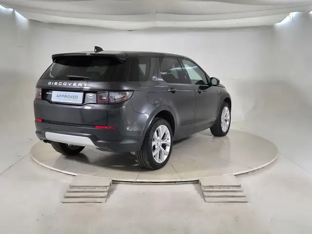 Land Rover Discovery Sport view 2