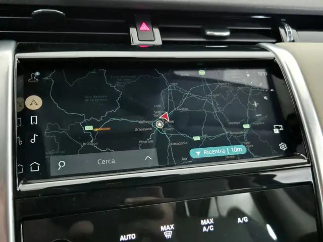 Land Rover Discovery Sport view 11