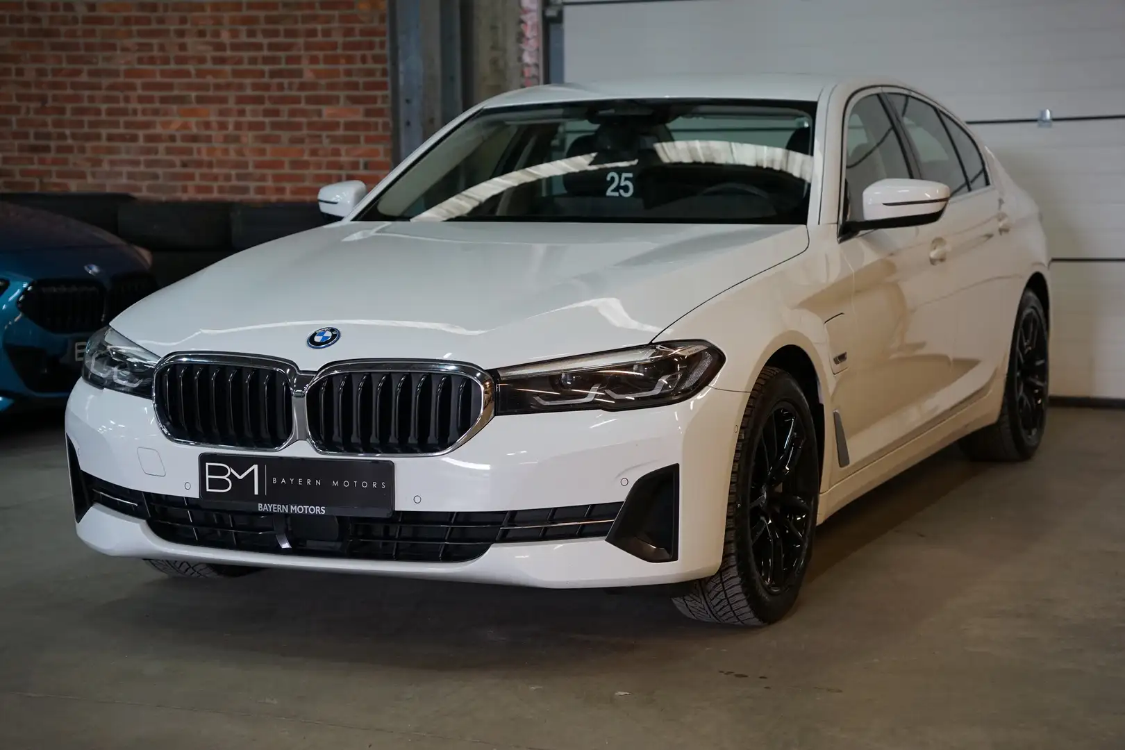 BMW 530 e Plug in Hybride Automaat Benzine 77.000km 2022 Blanc - 1
