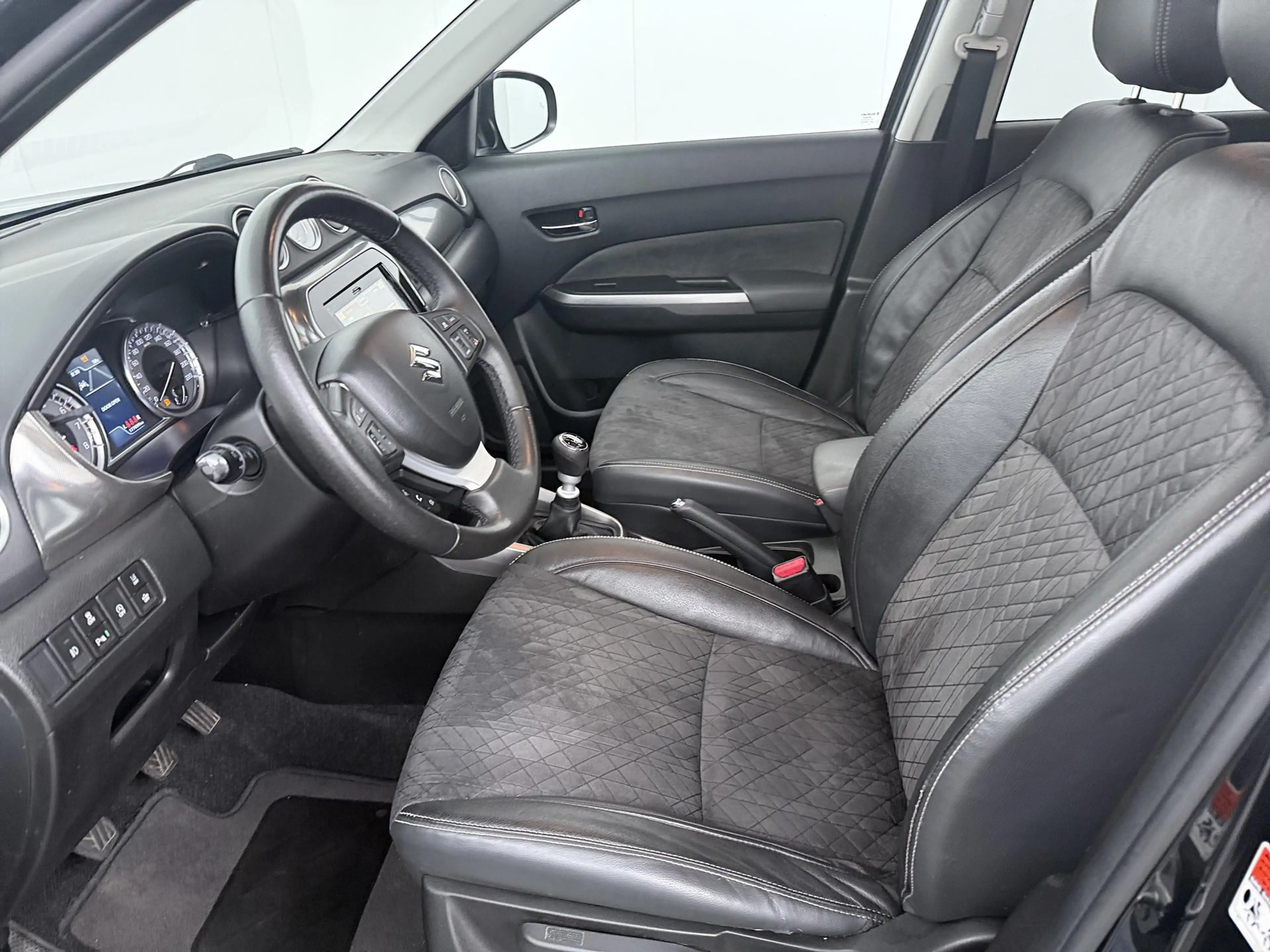Suzuki Vitara 1.4 Boosterjet Stijl - Navigatie - Schuif/kantelda — photo 11