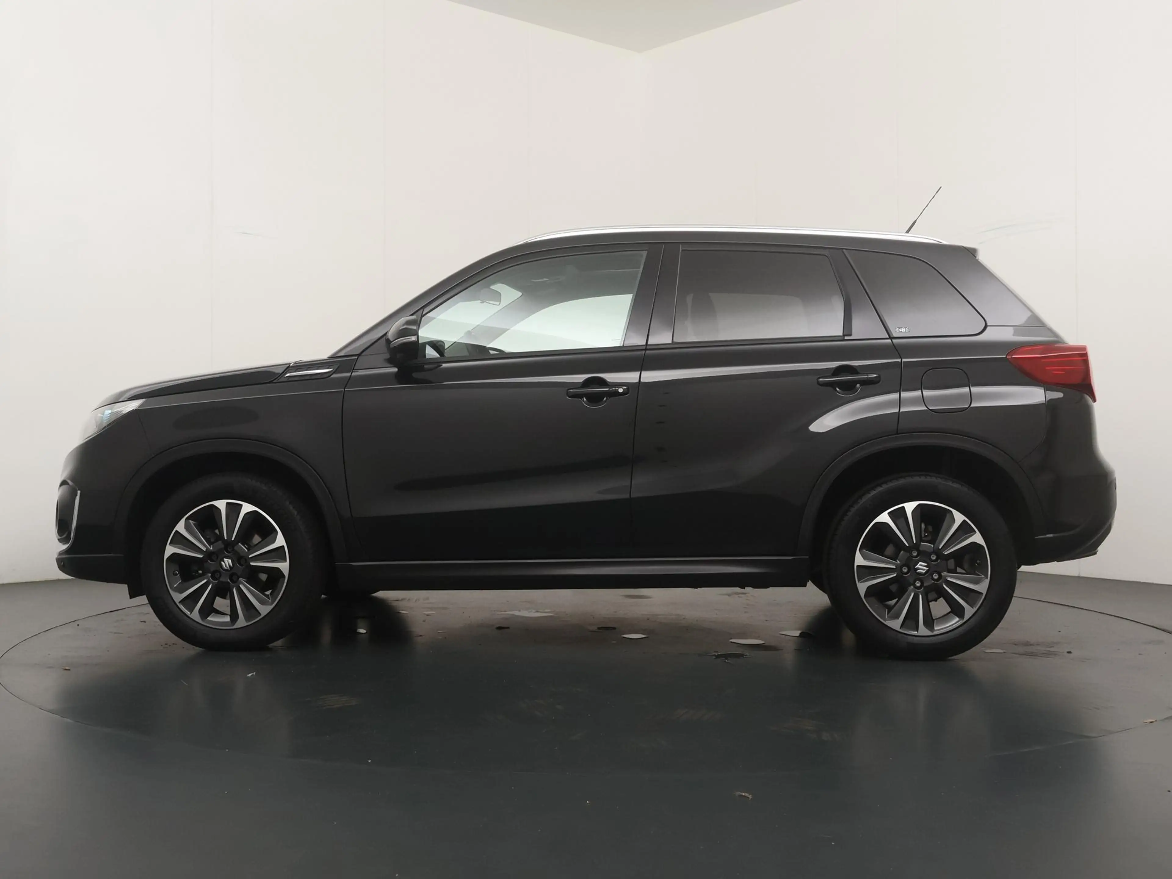Suzuki Vitara 1.4 Boosterjet Stijl - Navigatie - Schuif/kantelda — photo 2
