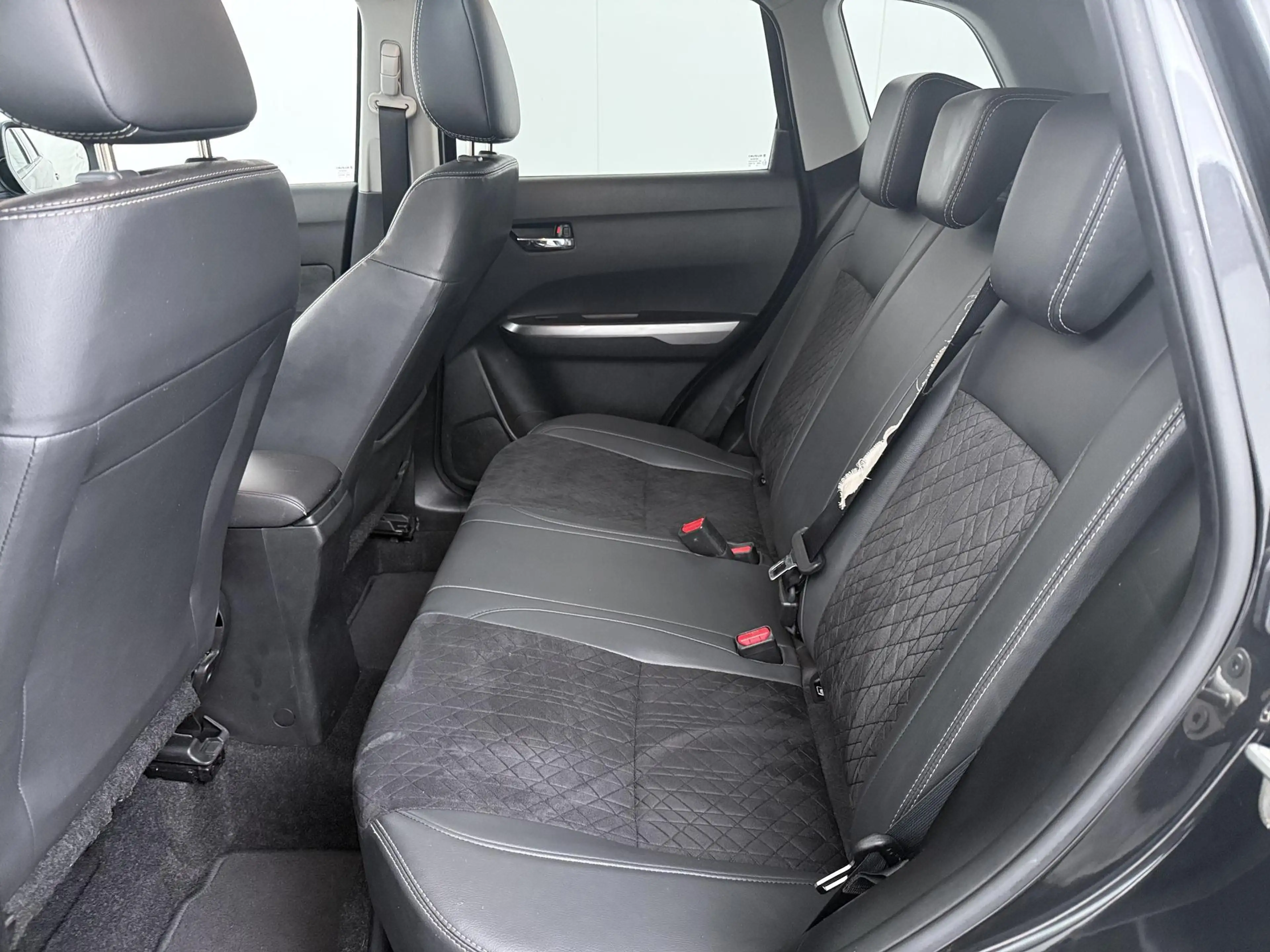 Suzuki Vitara 1.4 Boosterjet Stijl - Navigatie - Schuif/kantelda — photo 10