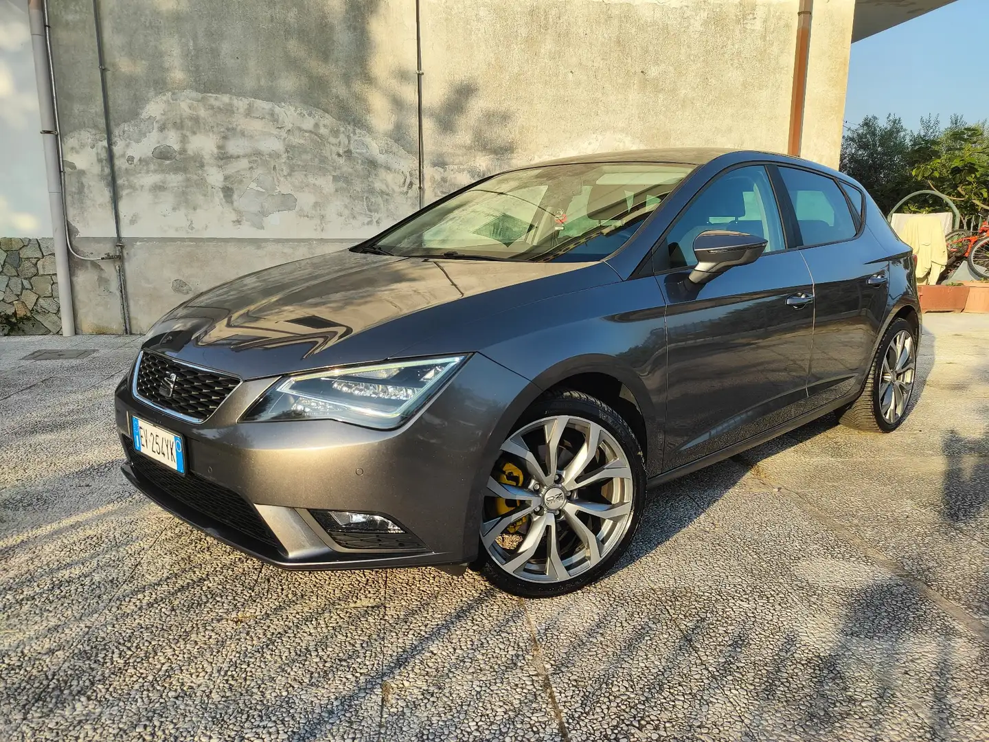 SEAT Leon 5p 1.4 tgi Style s&s 110cv Grigio - 1