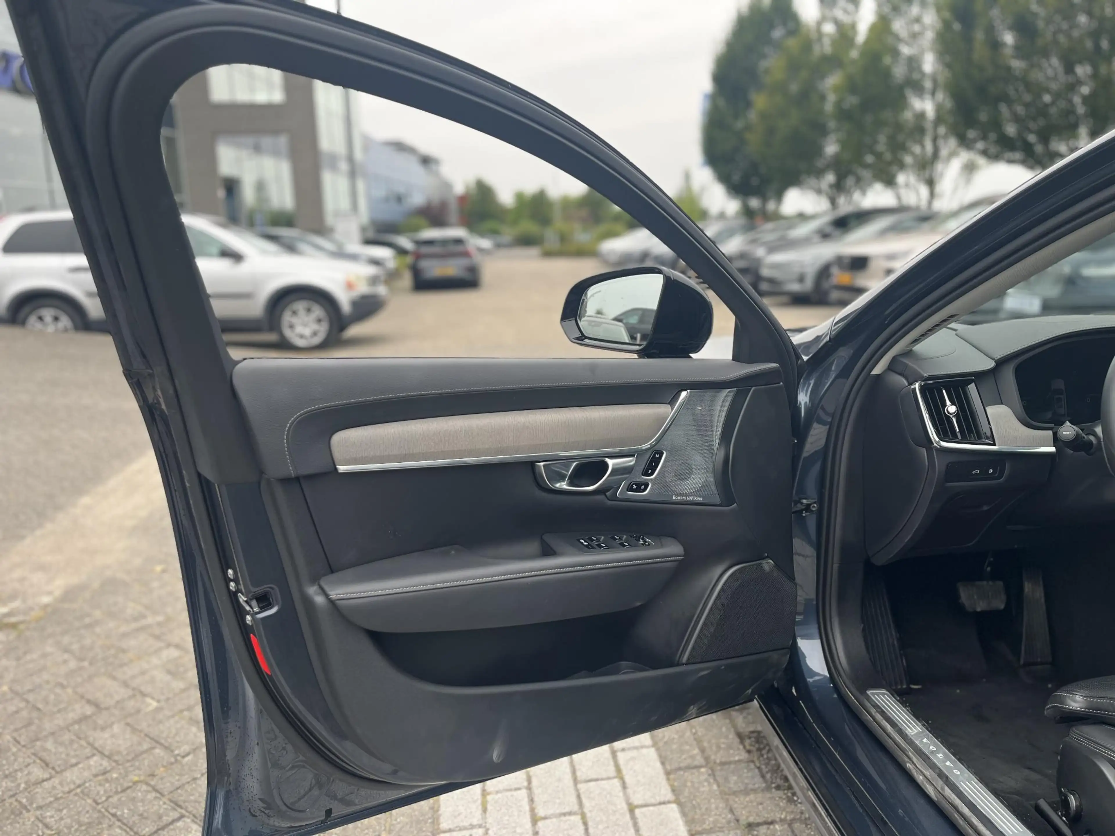 Volvo V90 T8 Plug-in hybrid AWD Ultra Dark | Luchtvering | B — photo 5